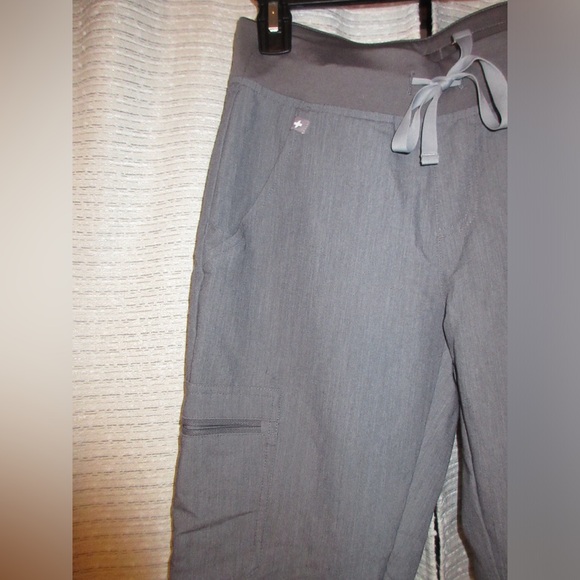 FIGS Zamora jogger scrub pants - Picture 3 of 4